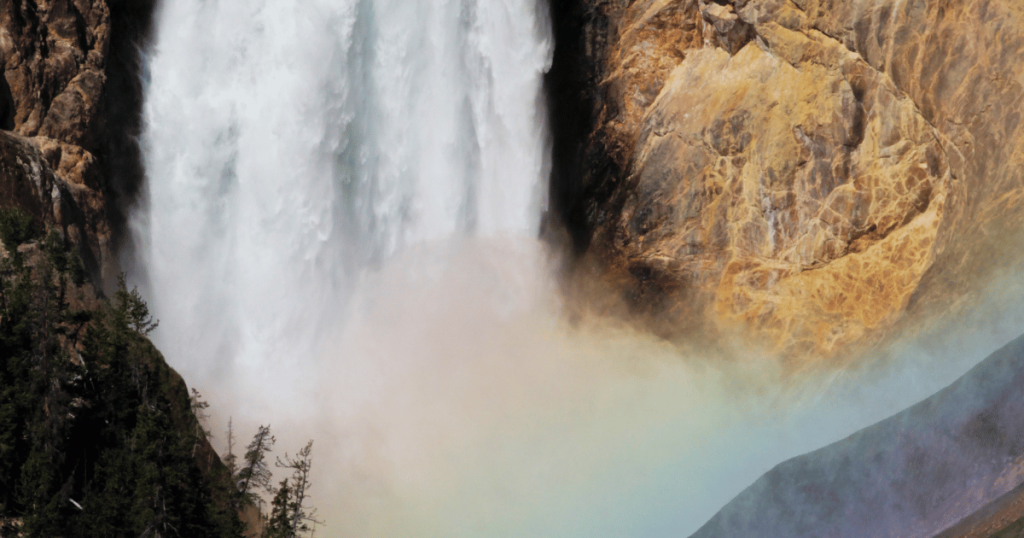 fun facts about yellowstone national park